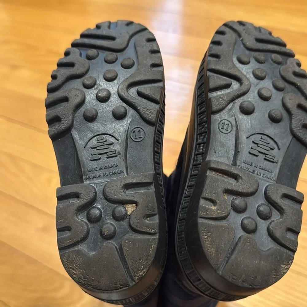 Kamik boys winter snow boots size 11.